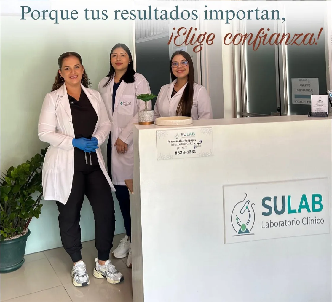 Equipo de SULAB Laboratorio Clínico en su laboratorio de San Isidro